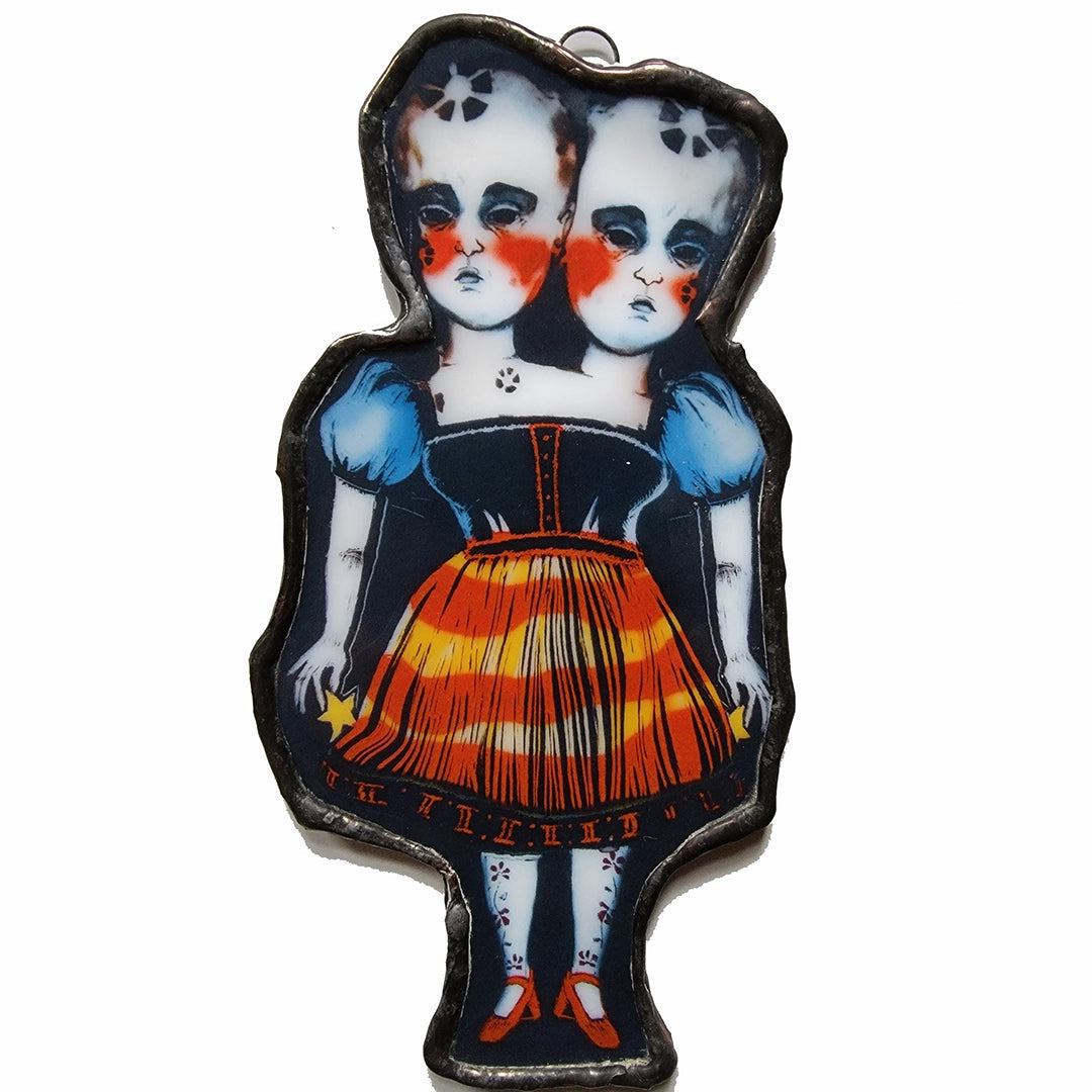 🎪 “The Marvelous Siamese Sisters” – Vintage Circus Glass Art Ornament