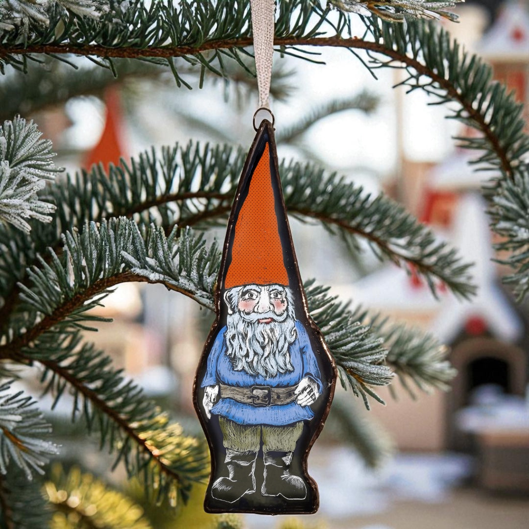 🍄 “The Woodland Watcher” – Folklore Gnome Glass Art Ornament