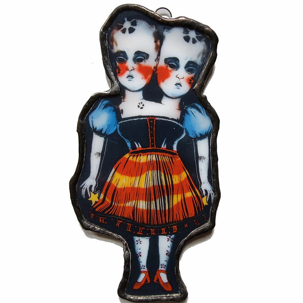 🎪 “The Marvelous Siamese Sisters” – Vintage Circus Glass Art Ornament