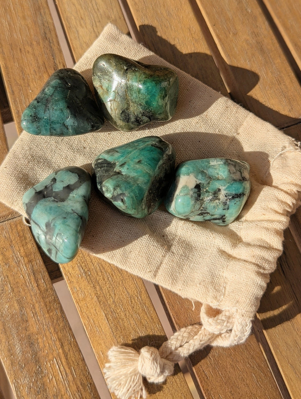 Emerald Tumbled Stones 1-1.50 Inch - AA Grade