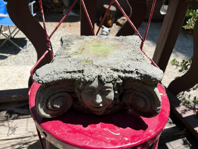 Statue stand