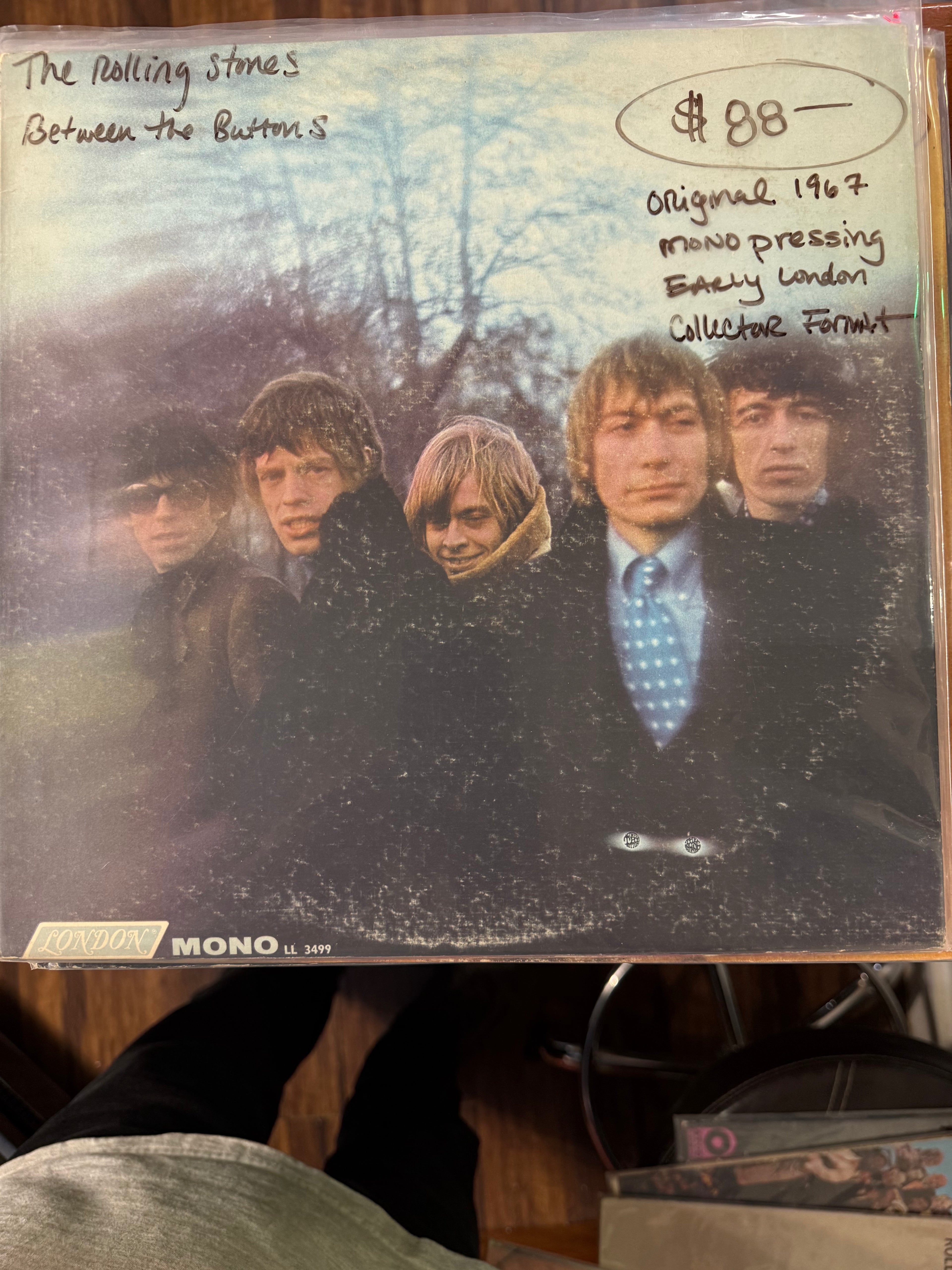 Vintage 1967 original mono pressing vinyl record jacket for The Rolling Stones Between the Buttons on London Records, featuring a blurred outdoor group portrait of the band members.