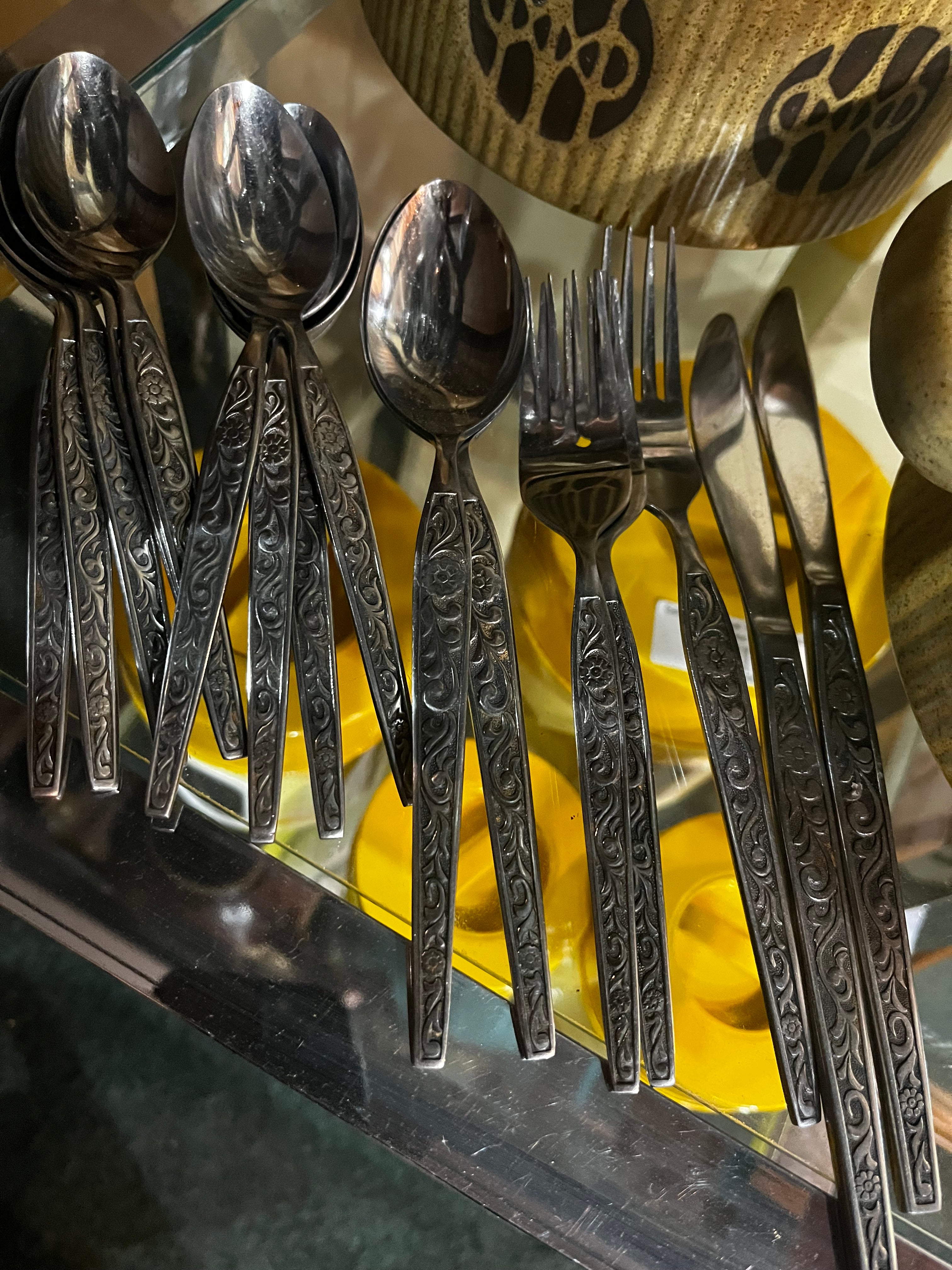 Vintage Japanese Flatware- 16 Pieces